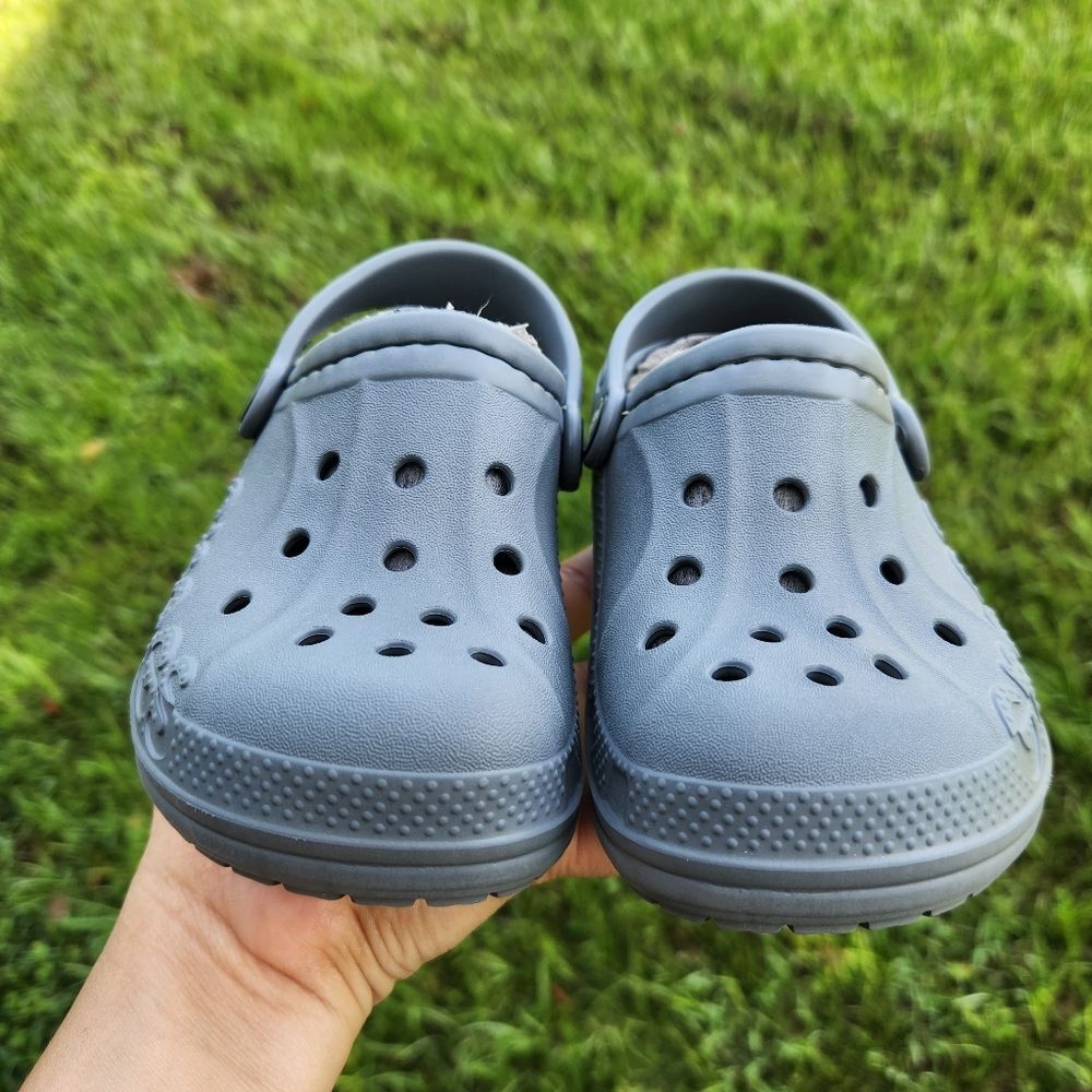 Crocs Kids Classic Baya Gray Fuzzy Lined Lightweight Cozy Comfort Clog Size C10 - Picture 5 of 15